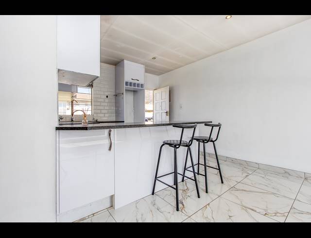 2 BEDROOM APARTMENT FOR SALE IN FERNDALE